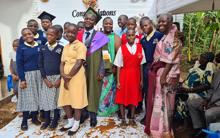 Graduates with other RTH children